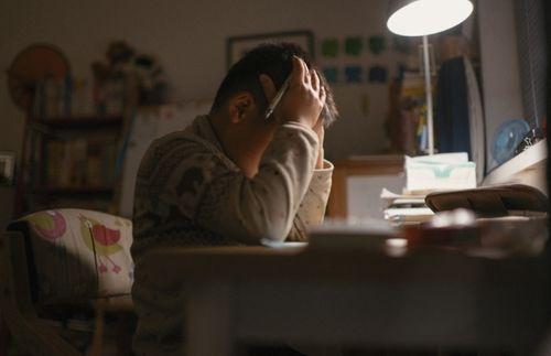 国产调教男男视频,情感纠葛与成长蜕变的故事