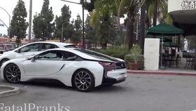 国产宝马恶搞拜金女视频,一场网络狂欢背后的反思