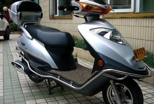 国产踏板摩托车拆箱视频,一窥制造工艺与细节 第2张 国产踏板摩托车拆箱视频,一窥制造工艺与细节 第2张